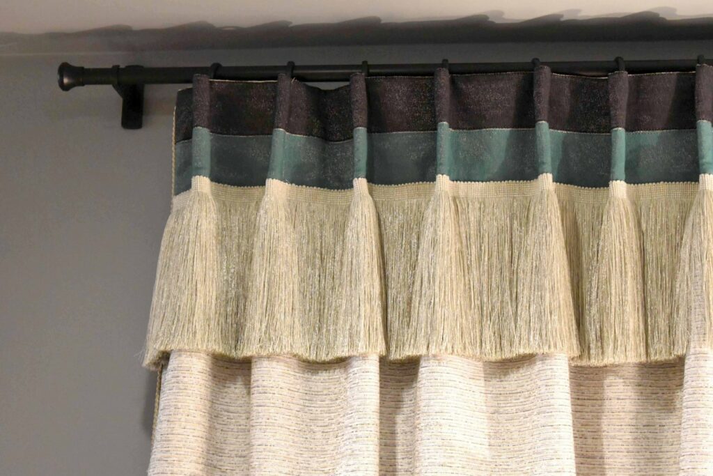 confection rideaux avec franges sur mesure